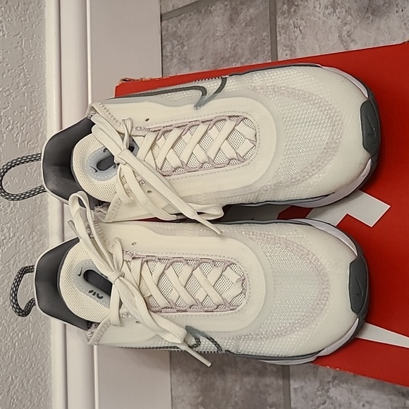 Nike Air Max 2090 - Picture 2 of 4